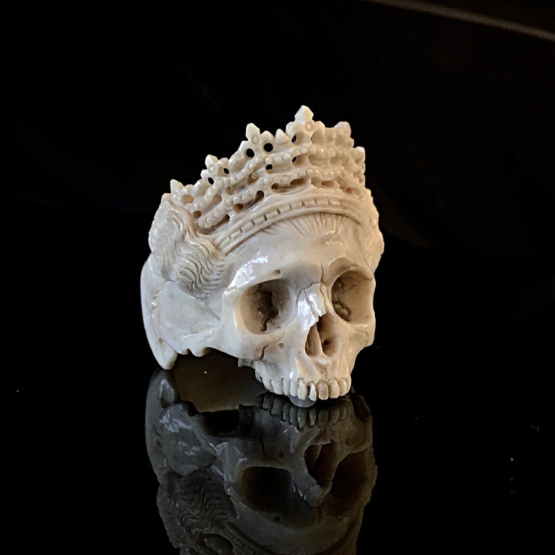 Carved Dead Queen Ring - Ossua Et Acromata